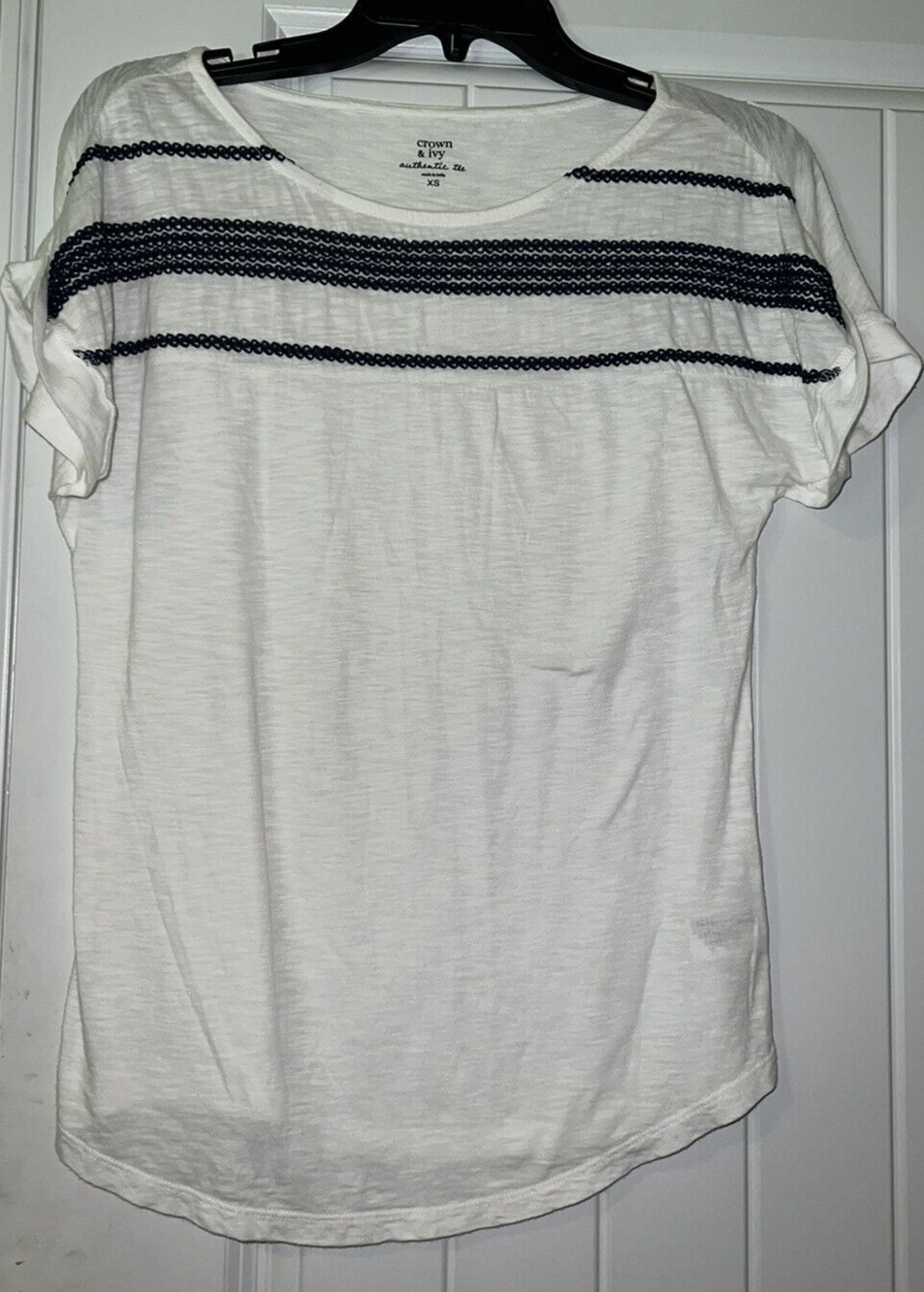 Crown & Ivy authentic tee womens white short sleeved tee navy embroidered top XS